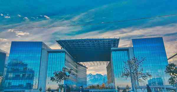 智能机器人无人农场：农业的未来