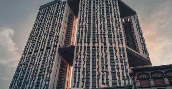 人工智能机器人和人谈恋爱