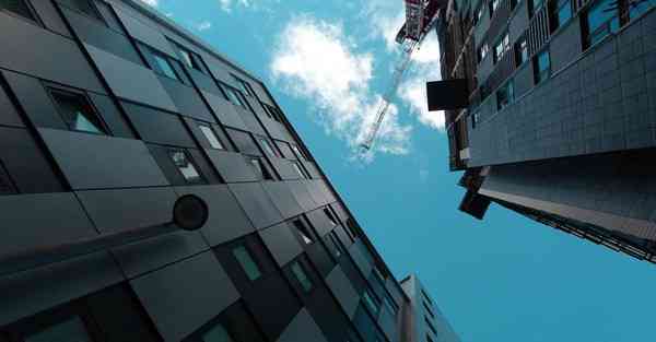 人工智能机器人和人谈恋爱