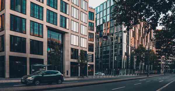 酒店智能机器人外卖，酒店机器人送餐服务怎么使用