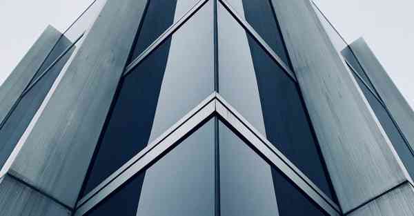 人工智能机器人和人谈恋爱