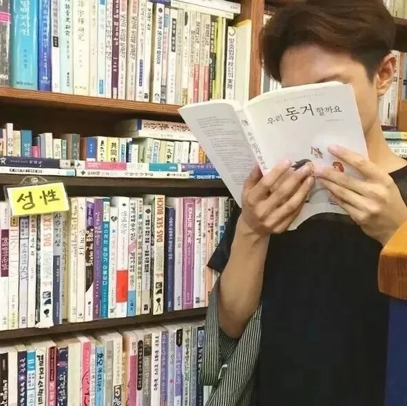 邹维丽萱